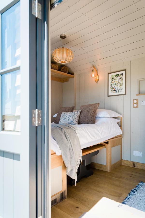 Boutique Cornish Shepherd'S Hut With Hot Tub Launceston Exterior foto