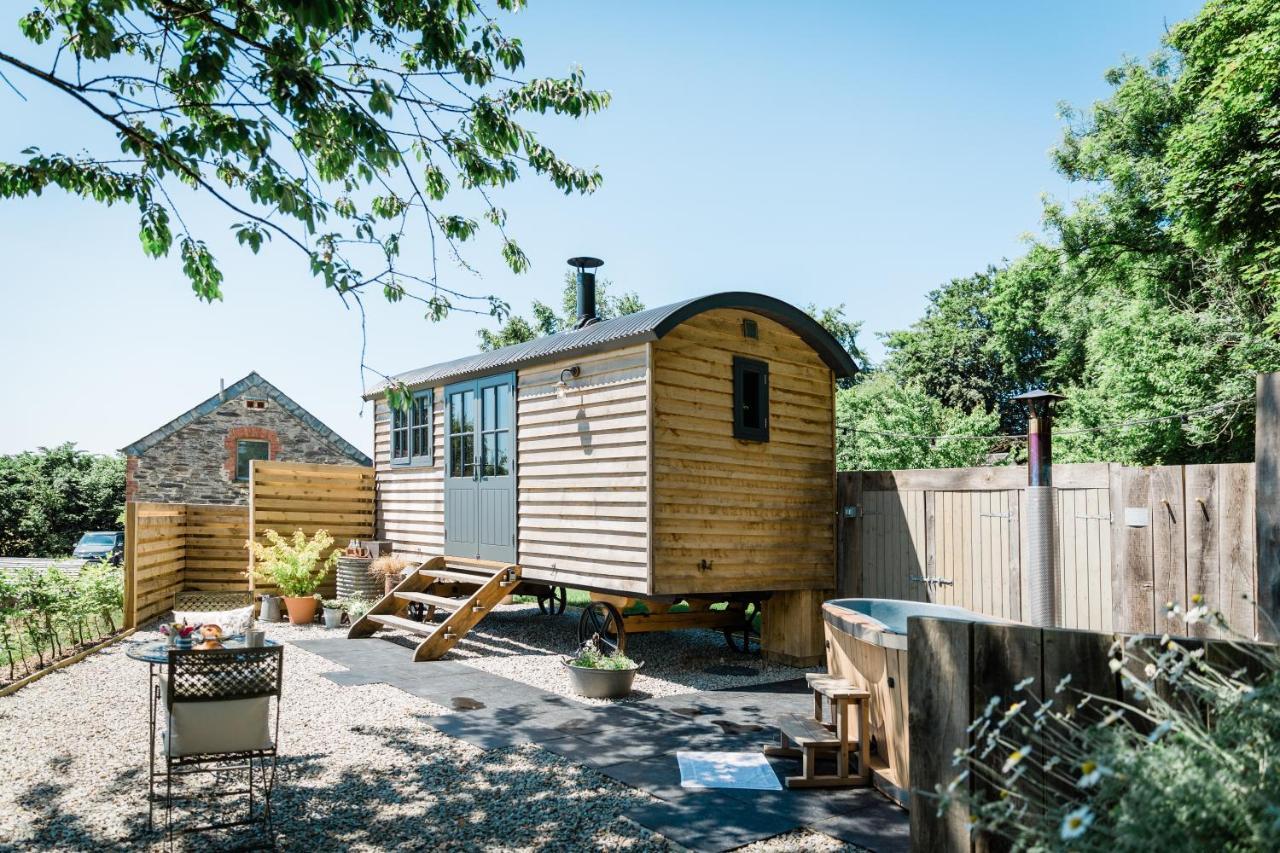 Boutique Cornish Shepherd'S Hut With Hot Tub Launceston Exterior foto