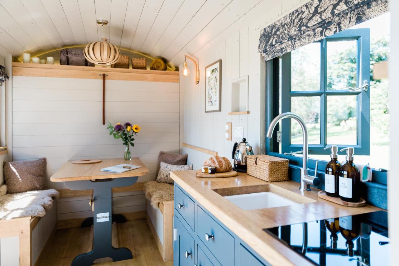 Boutique Cornish Shepherd'S Hut With Hot Tub Launceston Exterior foto