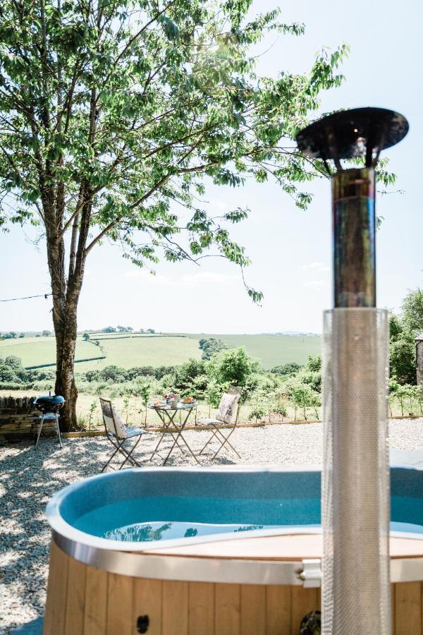 Boutique Cornish Shepherd'S Hut With Hot Tub Launceston Exterior foto