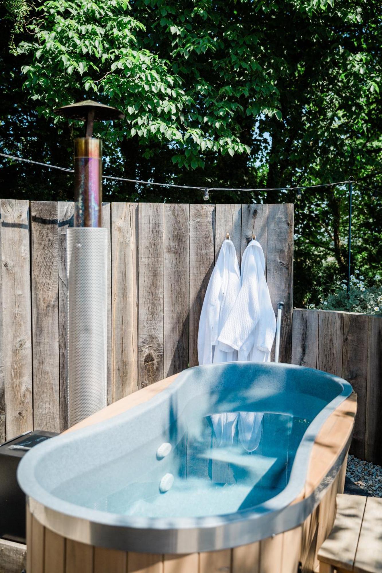 Boutique Cornish Shepherd'S Hut With Hot Tub Launceston Exterior foto