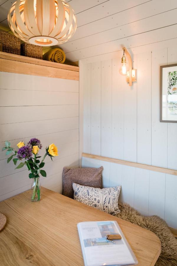 Boutique Cornish Shepherd'S Hut With Hot Tub Launceston Exterior foto