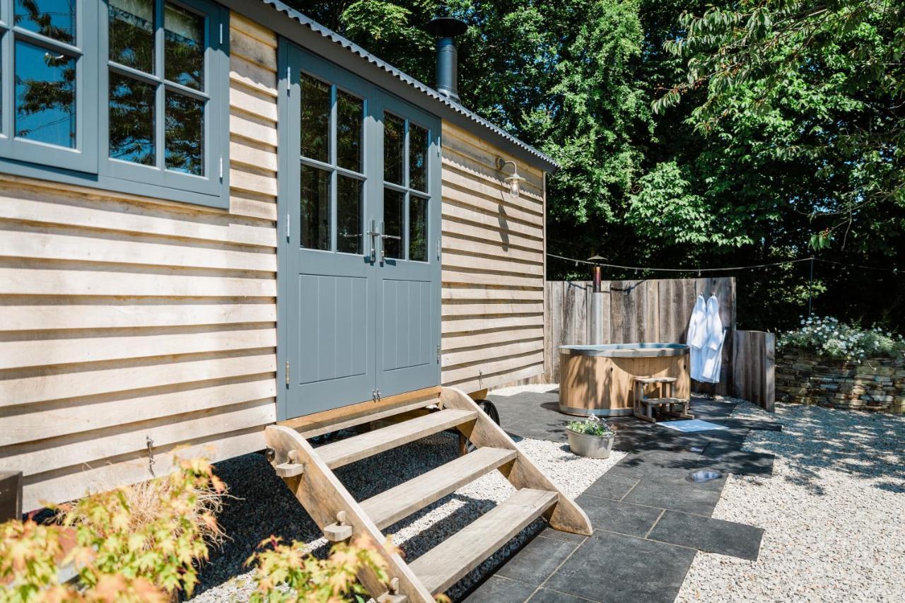 Boutique Cornish Shepherd'S Hut With Hot Tub Launceston Exterior foto