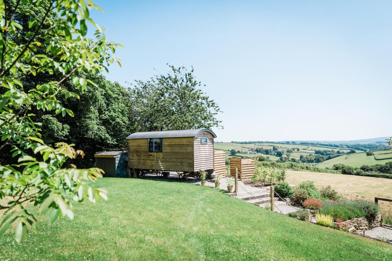 Boutique Cornish Shepherd'S Hut With Hot Tub Launceston Exterior foto